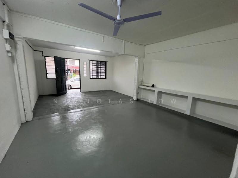Rumah Teres 2-Tingkat untuk Disewa di Taman Mount Austin (Tebrau) - Nicholas Low - Entrance - PropertyGuru.com.my