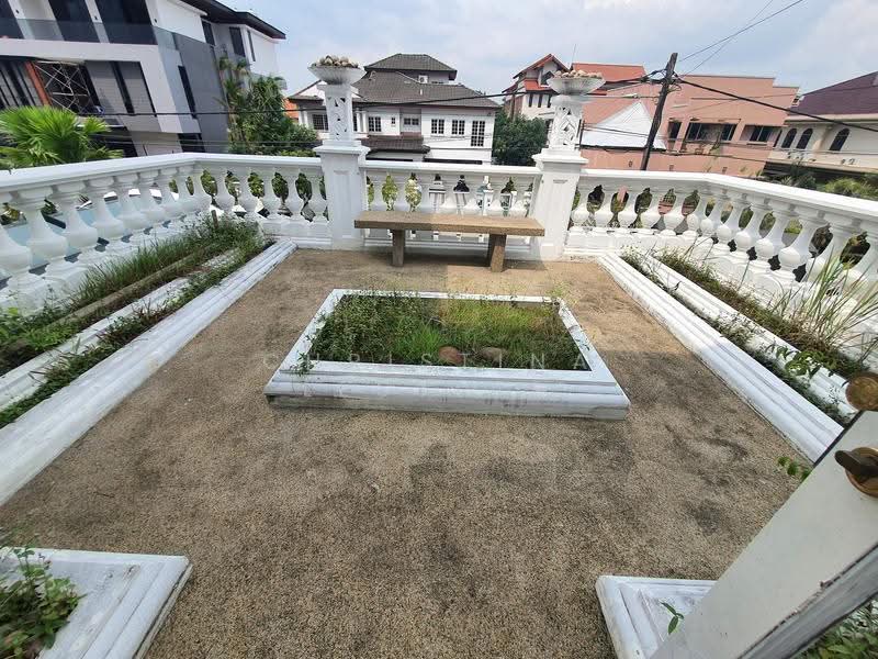 Upstairs Outdoor Garden