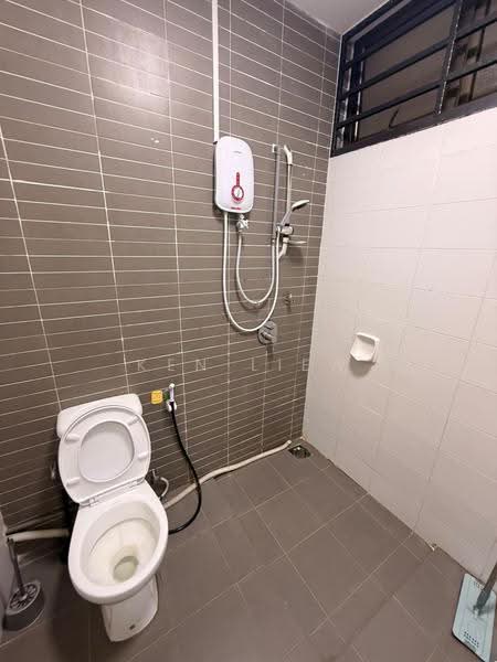 Kediaman Servis untuk Dijual di Palazio - Ken Liew - Bathroom - PropertyGuru.com.my