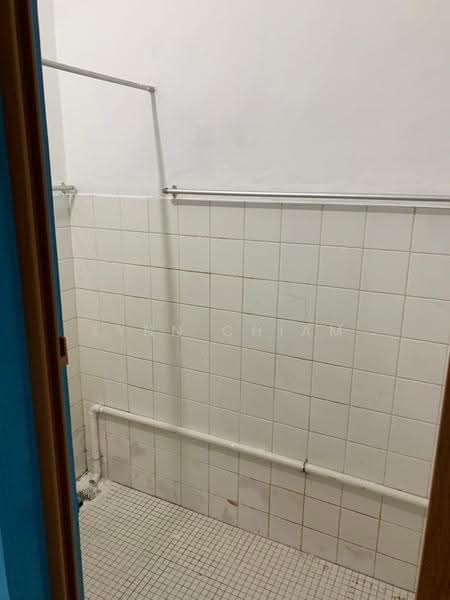 Rumah Teres untuk Disewa di Taman Century (Johor Bahru) - Lynn Chiam - Bathroom - PropertyGuru.com.my