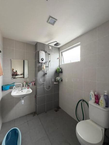 Rumah Teres 2-Tingkat untuk Disewa di Dengkil (Selangor) - Sya Rusli - Bathroom - PropertyGuru.com.my