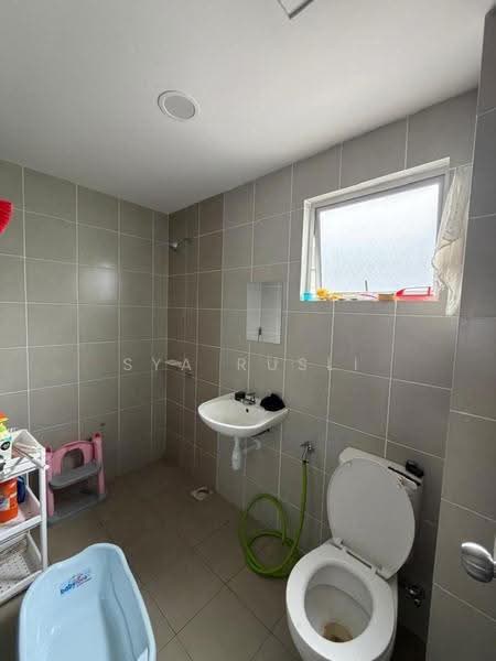 Rumah Teres 2-Tingkat untuk Disewa di Dengkil (Selangor) - Sya Rusli - Bathroom - PropertyGuru.com.my