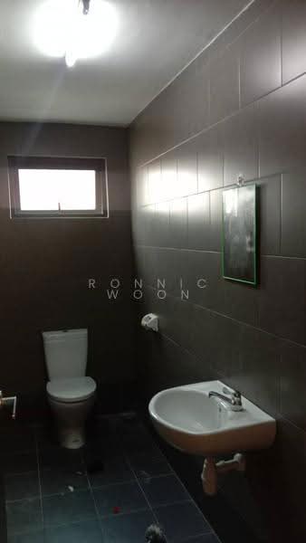 Terrace Factory for Sale in Seksyen 32 (Shah Alam) - Ronnic Woon - Bathroom - PropertyGuru.com.my