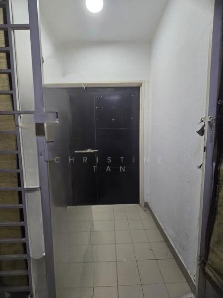Kediaman Servis untuk Dijual di Alam Idaman - Christine Tan - Entrance - PropertyGuru.com.my