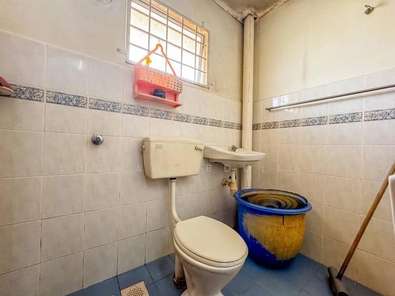 2-storey Terraced House for Sale in Bandar Tasik Kesuma (Beranang) - Luqman Abdullah - Bathroom - PropertyGuru.com.my