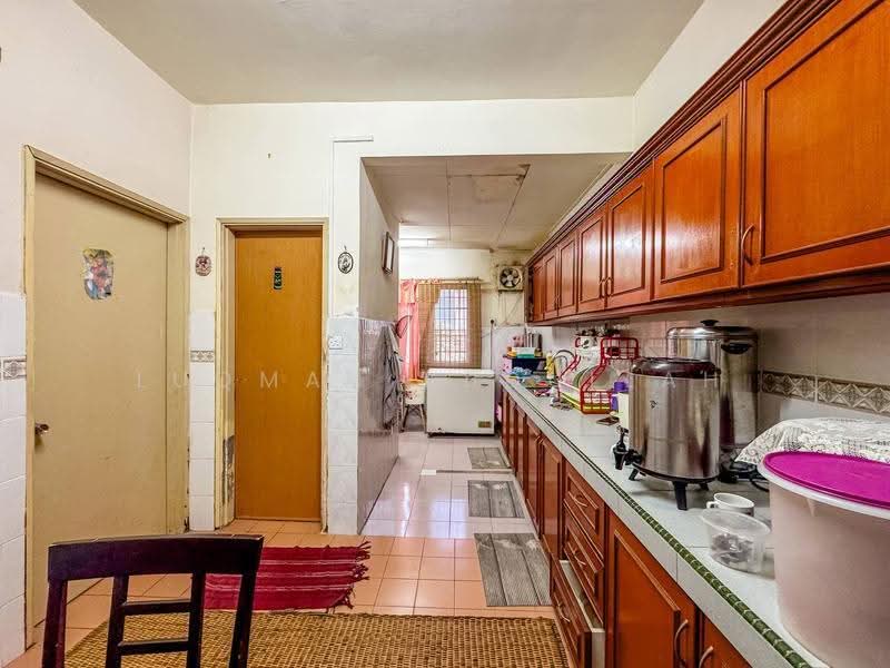 2-storey Terraced House for Sale in Bandar Tasik Kesuma (Beranang) - Luqman Abdullah - Kitchen - PropertyGuru.com.my