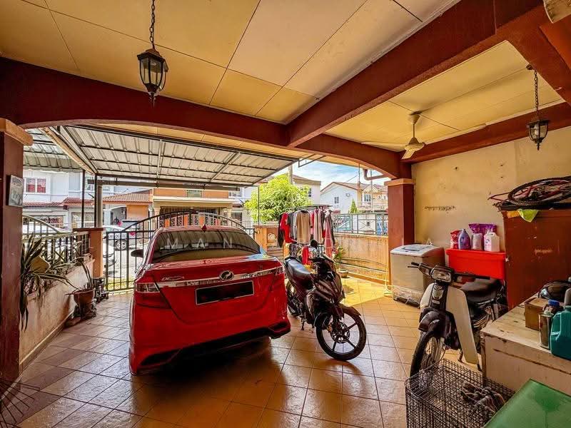 2-storey Terraced House for Sale in Bandar Tasik Kesuma (Beranang) - Luqman Abdullah - Car Park - PropertyGuru.com.my