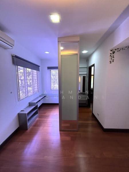 Fourth bedroom