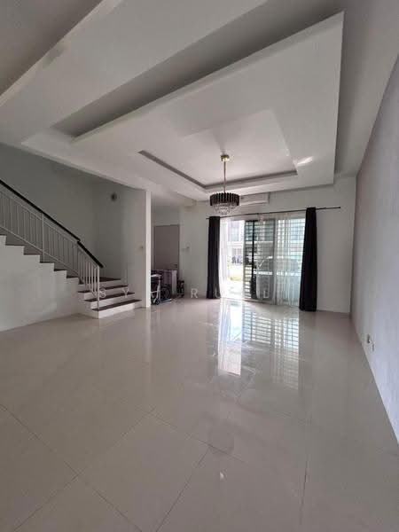 Rumah Teres 2-Tingkat untuk Disewa di Dengkil (Selangor) - Sya Rusli - Living Room - PropertyGuru.com.my