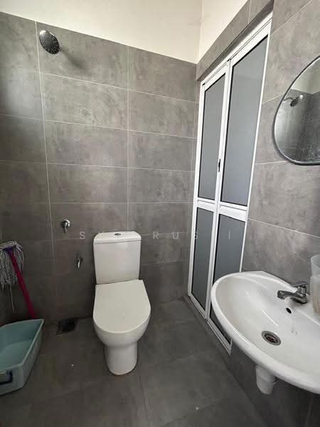 Rumah Teres 2-Tingkat untuk Disewa di Dengkil (Selangor) - Sya Rusli - Bathroom - PropertyGuru.com.my