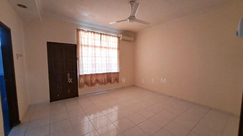 2-storey Terraced House for Sale in Desa Melati (Nilai) - Xavier Lim - Master Bedroom - PropertyGuru.com.my
