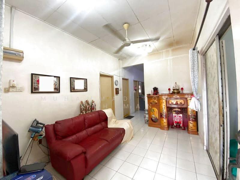 1-storey Terraced House for Sale in Taman Pelangi Semenyih (Semenyih) - Muhammad Iqmal Rahiman - Living Room - PropertyGuru.com.my