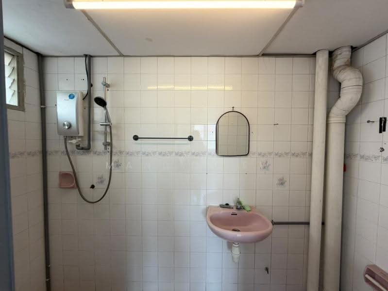 Pangsapuri untuk Dijual di Sri Intan 1 - Mandy Liew - Bathroom - PropertyGuru.com.my