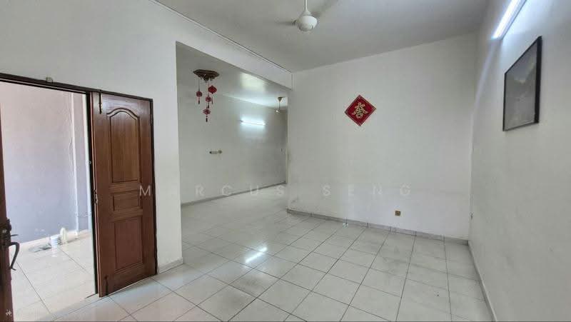 2-storey Terraced House for Sale in Taman Ipoh Timur (Ipoh) - Marcus Seng - Living Room - PropertyGuru.com.my