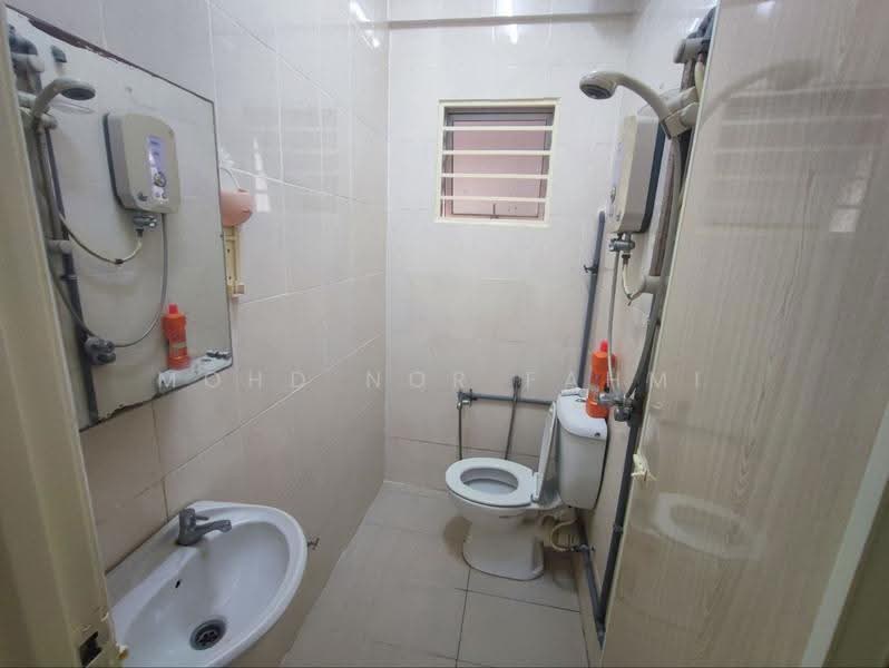 Apartment for Sale at Taman LTAT - Mohd Nor Fahmi - Bathroom - PropertyGuru.com.my