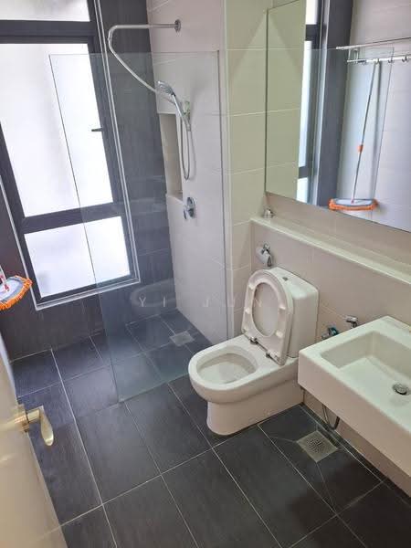Kediaman Servis untuk Disewa di TRiGON Luxury Residences - Yi Jun - Bathroom - PropertyGuru.com.my