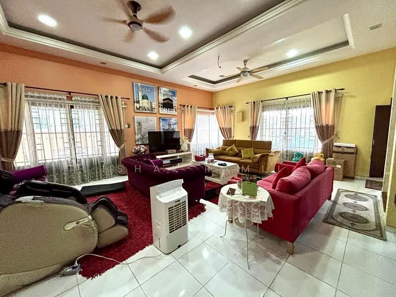 2-storey Terraced House for Sale in Kota Bayuemas (Klang) - Ishak Ramli - Living Room - PropertyGuru.com.my