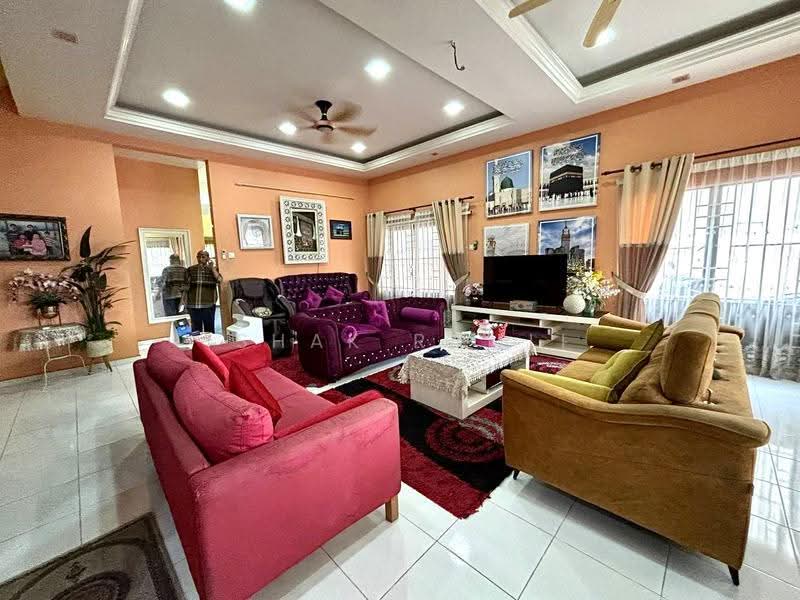 2-storey Terraced House for Sale in Kota Bayuemas (Klang) - Ishak Ramli - Living Room - PropertyGuru.com.my