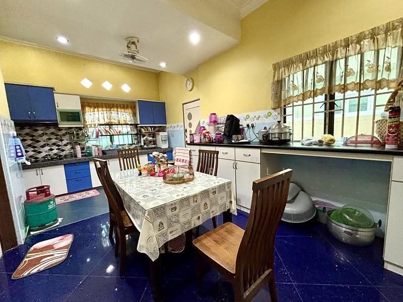 2-storey Terraced House for Sale in Kota Bayuemas (Klang) - Ishak Ramli - Kitchen - PropertyGuru.com.my