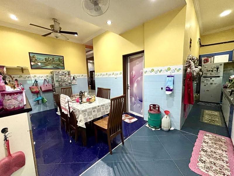 2-storey Terraced House for Sale in Kota Bayuemas (Klang) - Ishak Ramli - Dining Room - PropertyGuru.com.my