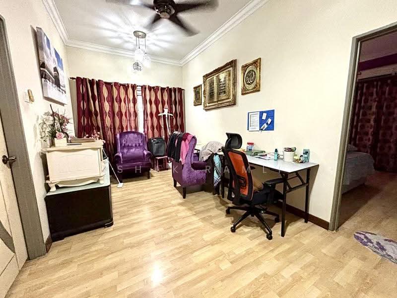 2-storey Terraced House for Sale in Kota Bayuemas (Klang) - Ishak Ramli - Living Room - PropertyGuru.com.my