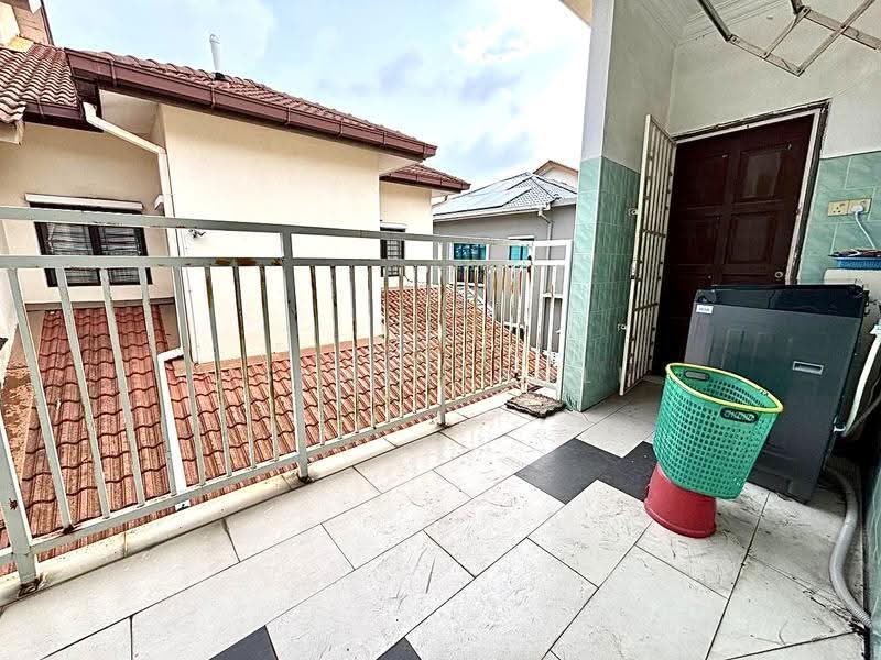 2-storey Terraced House for Sale in Kota Bayuemas (Klang) - Ishak Ramli - Balcony - PropertyGuru.com.my