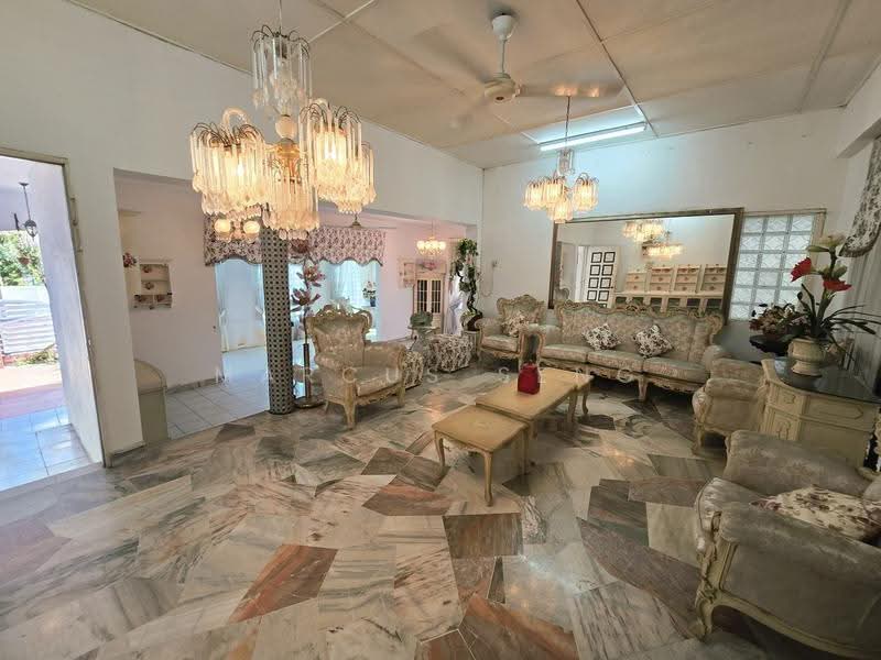 Rumah Banglo untuk Dijual di Taman Maju Rapat (Ipoh) - Marcus Seng - Living Room - PropertyGuru.com.my