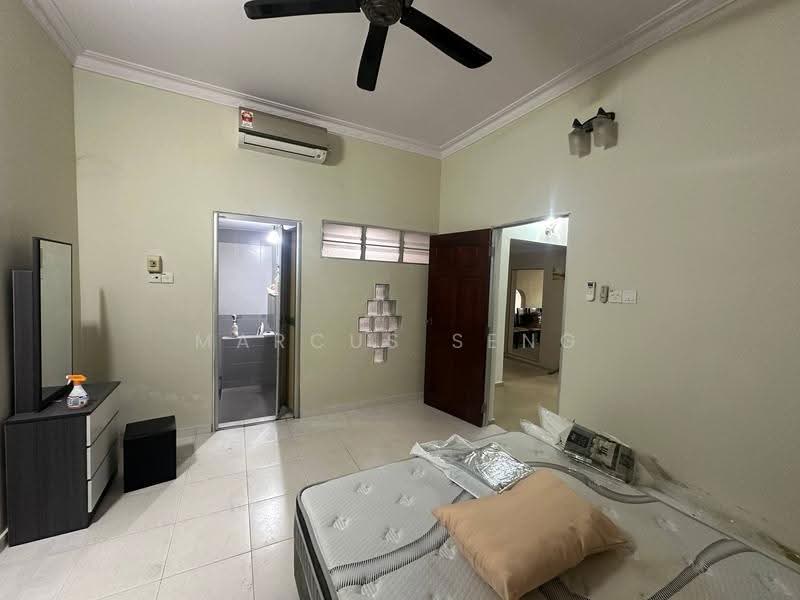 Rumah Berkembar untuk Dijual di Taman Lim (Ipoh) - Marcus Seng - Bedroom - PropertyGuru.com.my