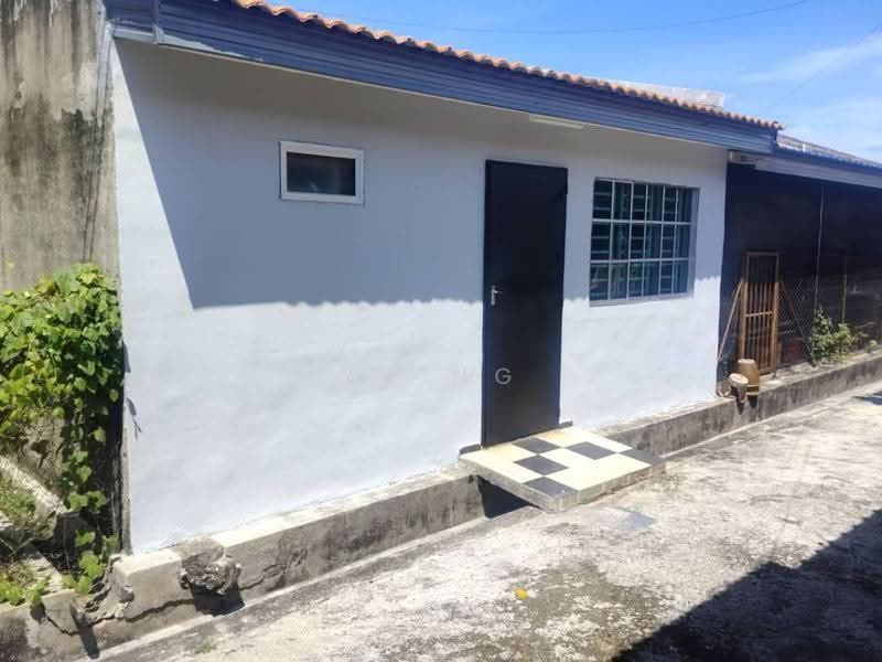 1-storey Terraced House for Sale in Taman Tanjung Minyak Jaya (Tanjong Minyak) - Ys Ng - Exterior - PropertyGuru.com.my