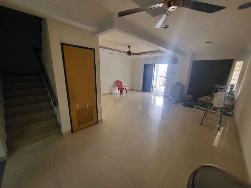 2-storey Terraced House for Sale in Saujana Damansara (Damansara Damai) - Elvis Kok - Living Room - PropertyGuru.com.my