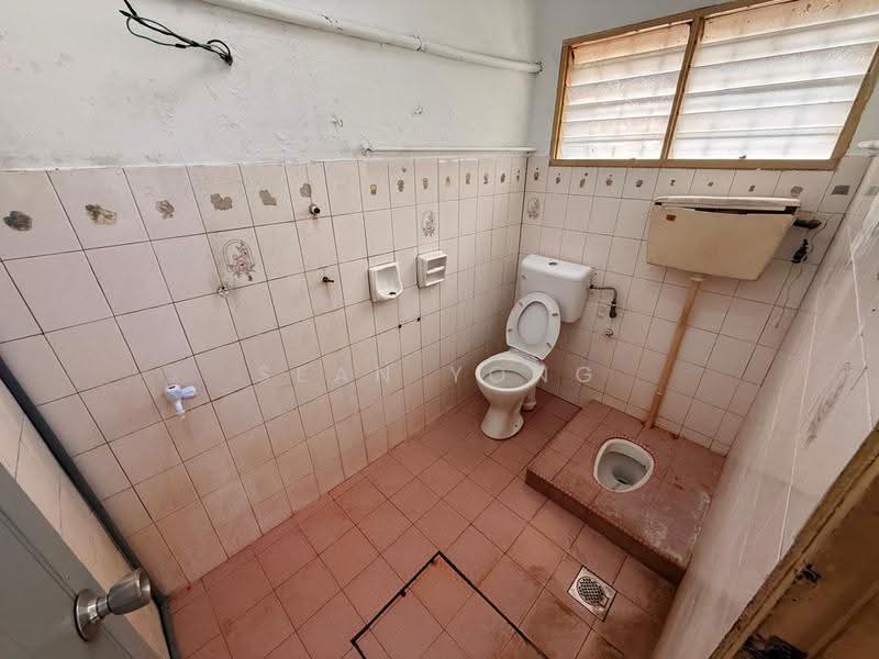 2-storey Terraced House for Sale in Taman Usaha Jaya (Kepong) - Sean Yong - Bathroom - PropertyGuru.com.my