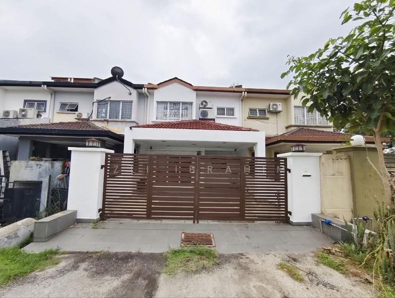 Rumah Teres 2-Tingkat untuk Dijual di Taman Puncak Jalil (Seri Kembangan) - Azli Ibrahim - Exterior - PropertyGuru.com.my