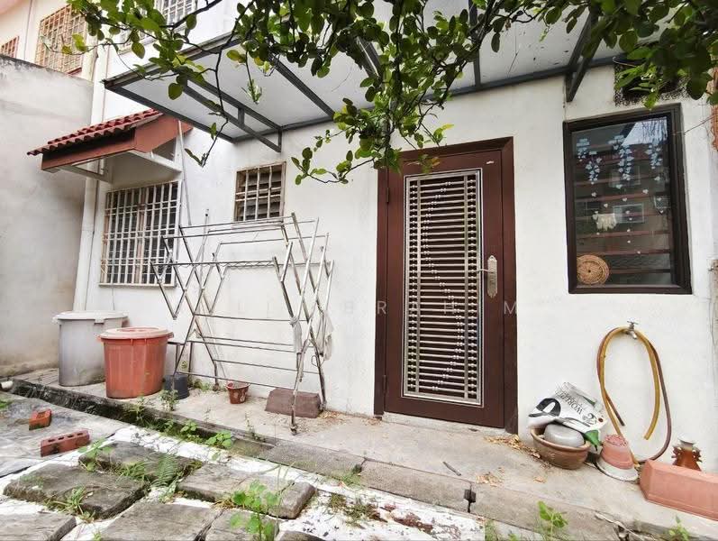 Rumah Teres 2-Tingkat untuk Dijual di Taman Puncak Jalil (Seri Kembangan) - Azli Ibrahim - Exterior - PropertyGuru.com.my