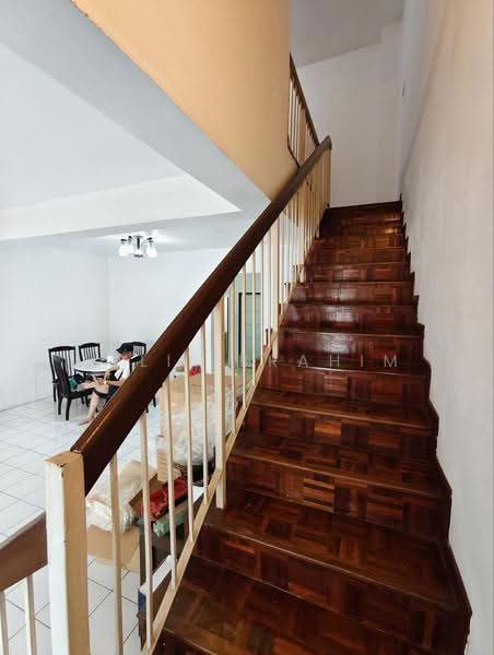 Rumah Teres 2-Tingkat untuk Dijual di Taman Puncak Jalil (Seri Kembangan) - Azli Ibrahim - Dining Room - PropertyGuru.com.my