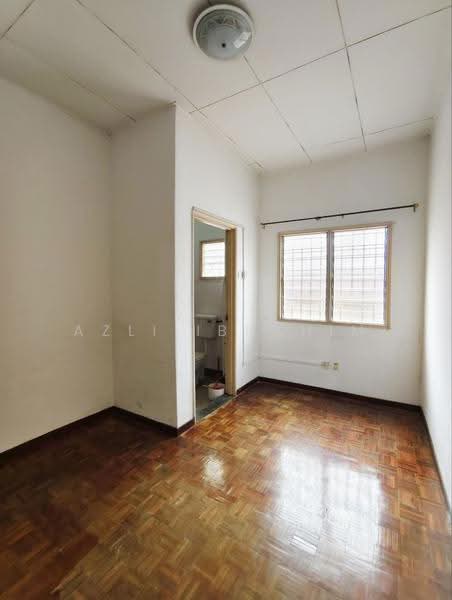 Rumah Teres 2-Tingkat untuk Dijual di Taman Puncak Jalil (Seri Kembangan) - Azli Ibrahim - Bathroom - PropertyGuru.com.my