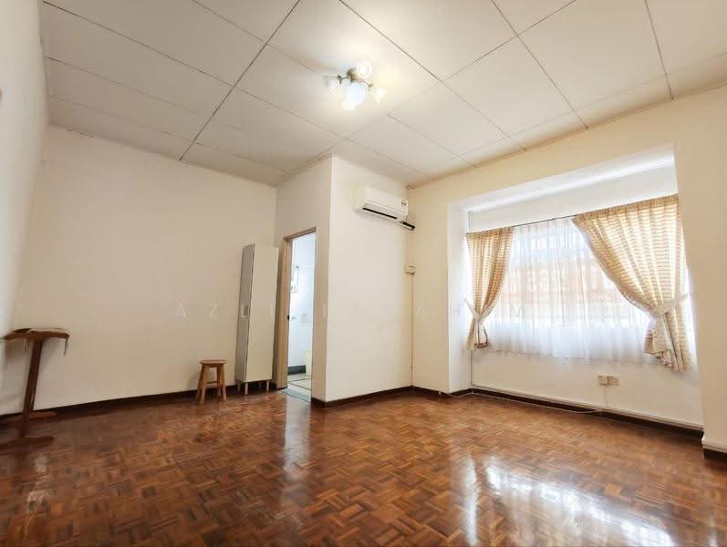 Rumah Teres 2-Tingkat untuk Dijual di Taman Puncak Jalil (Seri Kembangan) - Azli Ibrahim - Living Room - PropertyGuru.com.my