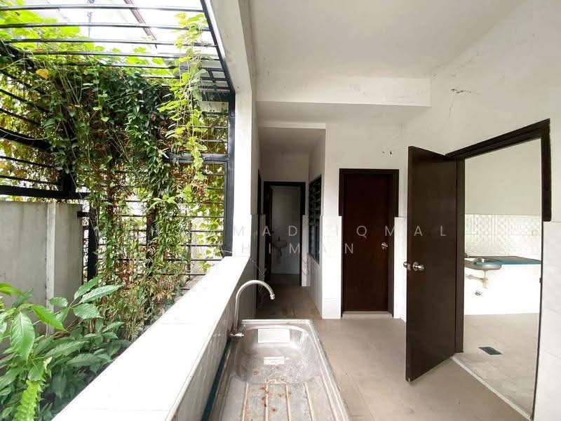 3-storey Terraced House for Sale in Seksyen U16 (Shah Alam) - Muhammad Iqmal Rahiman - Kitchen - PropertyGuru.com.my