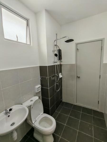 Terraced House for Rent in Pasir Gudang (Johor) - Kim . - Bathroom - PropertyGuru.com.my