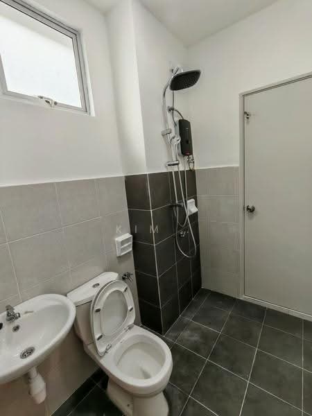 Terraced House for Rent in Pasir Gudang (Johor) - Kim . - Bathroom - PropertyGuru.com.my