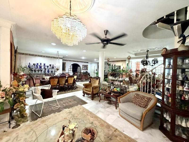 Bungalow House for Sale in Taman Melawati (Ulu Kelang) - Azli Ibrahim - Living Room - PropertyGuru.com.my