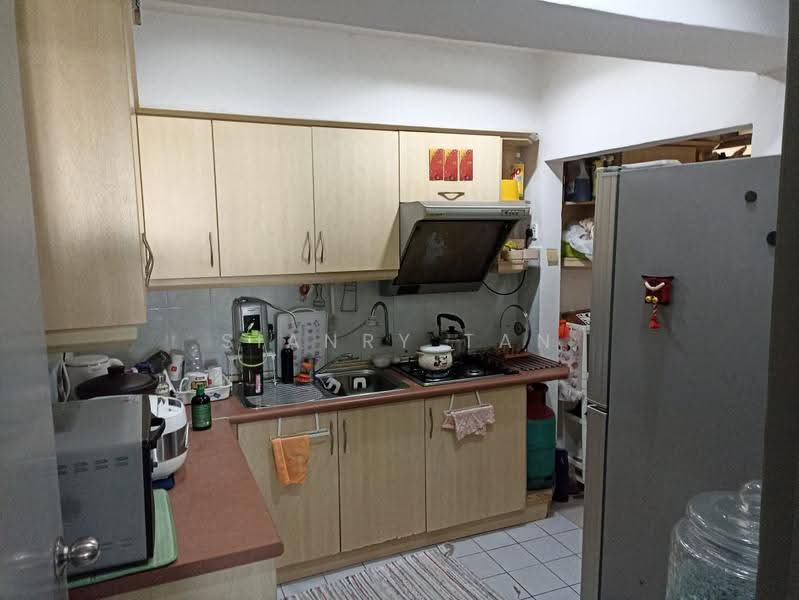 Apartment for Sale at Anjung Hijau (Greenfields) - Sianry Tan - Kitchen - PropertyGuru.com.my