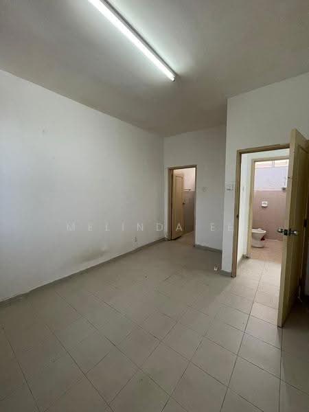 Pangsapuri untuk Dijual di Lake View Suites - Melinda Ee - Bathroom - PropertyGuru.com.my