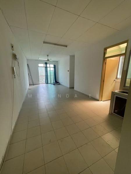 Pangsapuri untuk Dijual di Lake View Suites - Melinda Ee - Living Room - PropertyGuru.com.my