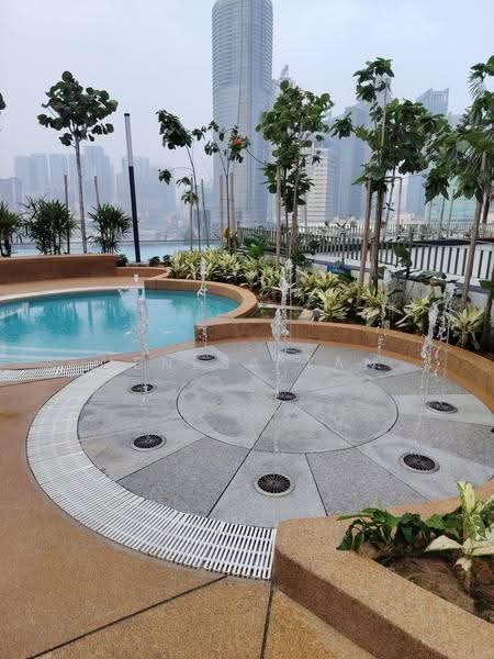 Kediaman Servis untuk Dijual di Residensi Estetik 8 (Est8) - Venesa Tan - Pool - PropertyGuru.com.my
