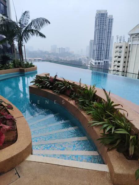 Kediaman Servis untuk Dijual di Residensi Estetik 8 (Est8) - Venesa Tan - Pool - PropertyGuru.com.my