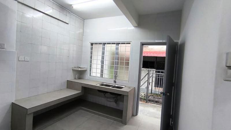 2-storey Terraced House for Rent in Bandar Utama 2 (Bandar Utama) - Eric Lim - Kitchen - PropertyGuru.com.my