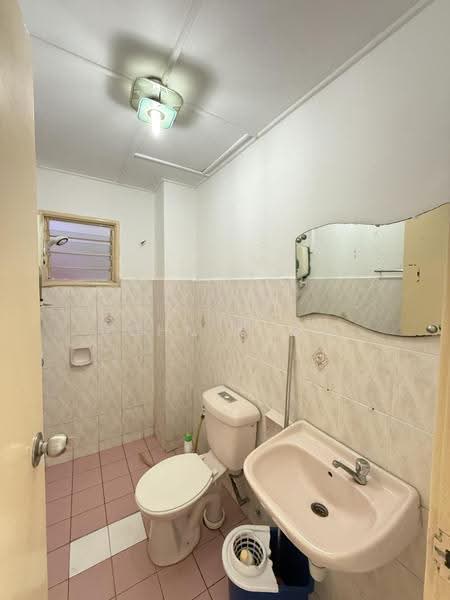 Pangsapuri untuk Disewa di Pangsapuri Sri Alpinia - John Khaw - Bathroom - PropertyGuru.com.my