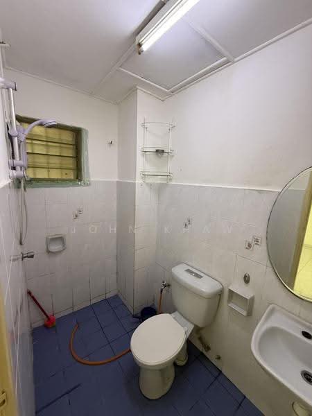 Pangsapuri untuk Disewa di Pangsapuri Sri Alpinia - John Khaw - Bathroom - PropertyGuru.com.my