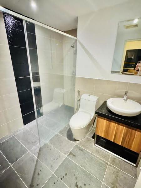 Kediaman Servis untuk Disewa di Bangsar Trade Centre - Max Tai - Bathroom - PropertyGuru.com.my
