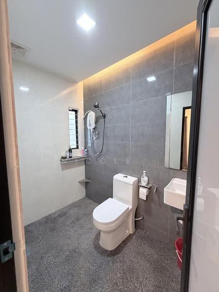 Rumah Teres 2-Tingkat untuk Dijual di Taman Bidara (Selayang) - Nicole . - Bathroom - PropertyGuru.com.my